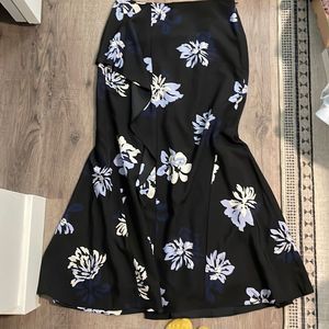 EUC LOFT size 4 Black Maxi Side Zip blue Floral Skirt